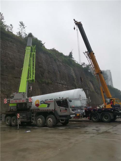 民勤县“不怕风雨冻”—— 吊车的 “恶劣环境适应” 技术
